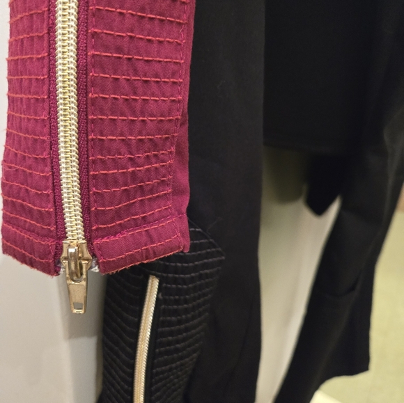 Two Scrub outfits - Picture 5 of 5